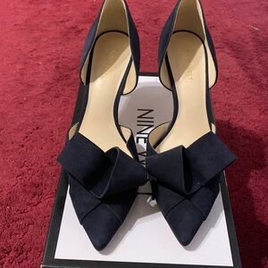 Nine West NWMcFally Navy Suede Pump